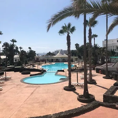 Lanzarotemar,piscina,sol...paraiso. Costa Teguise